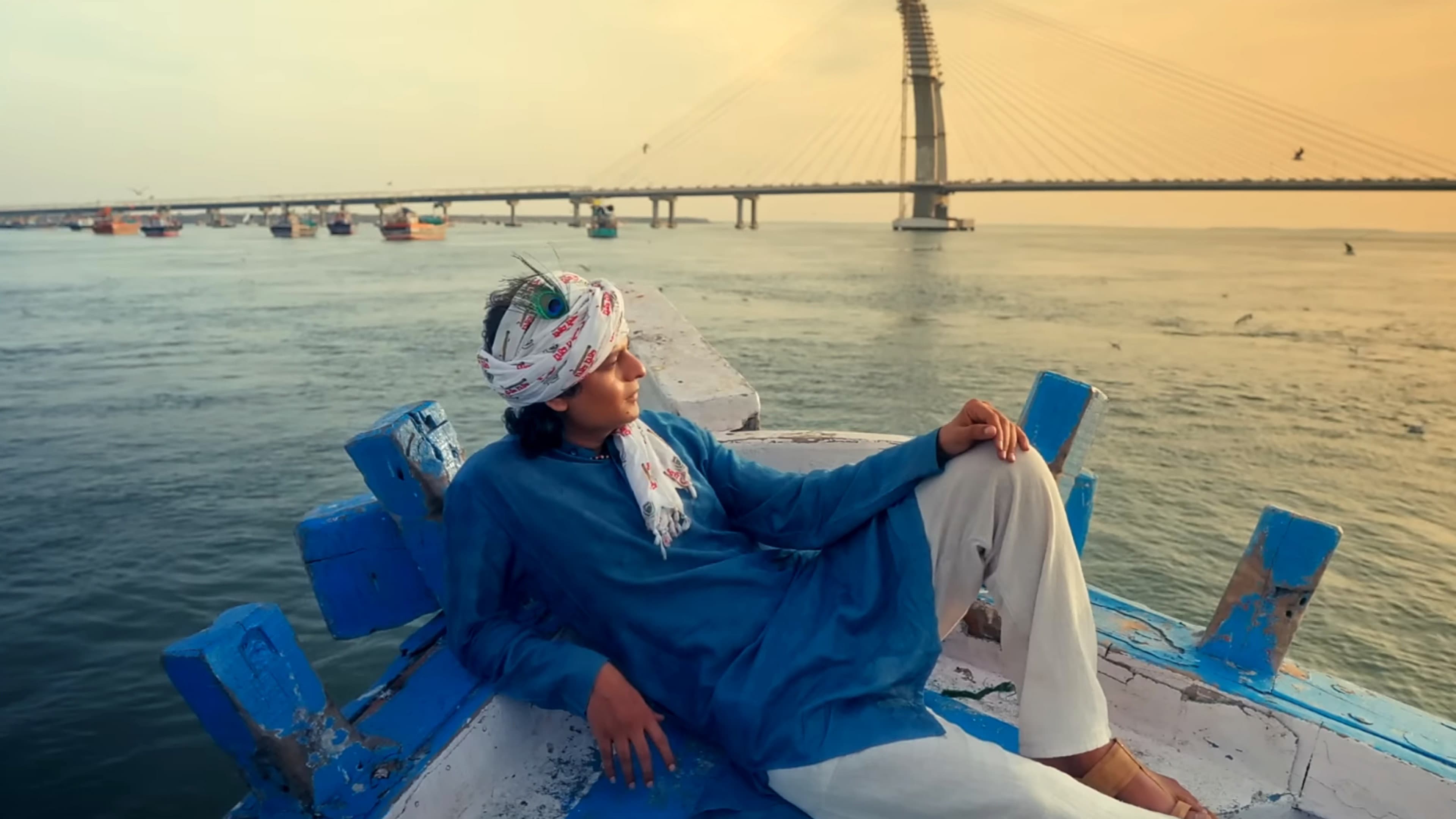 લાલો : કૃષ્ણ સદા સહાયતે