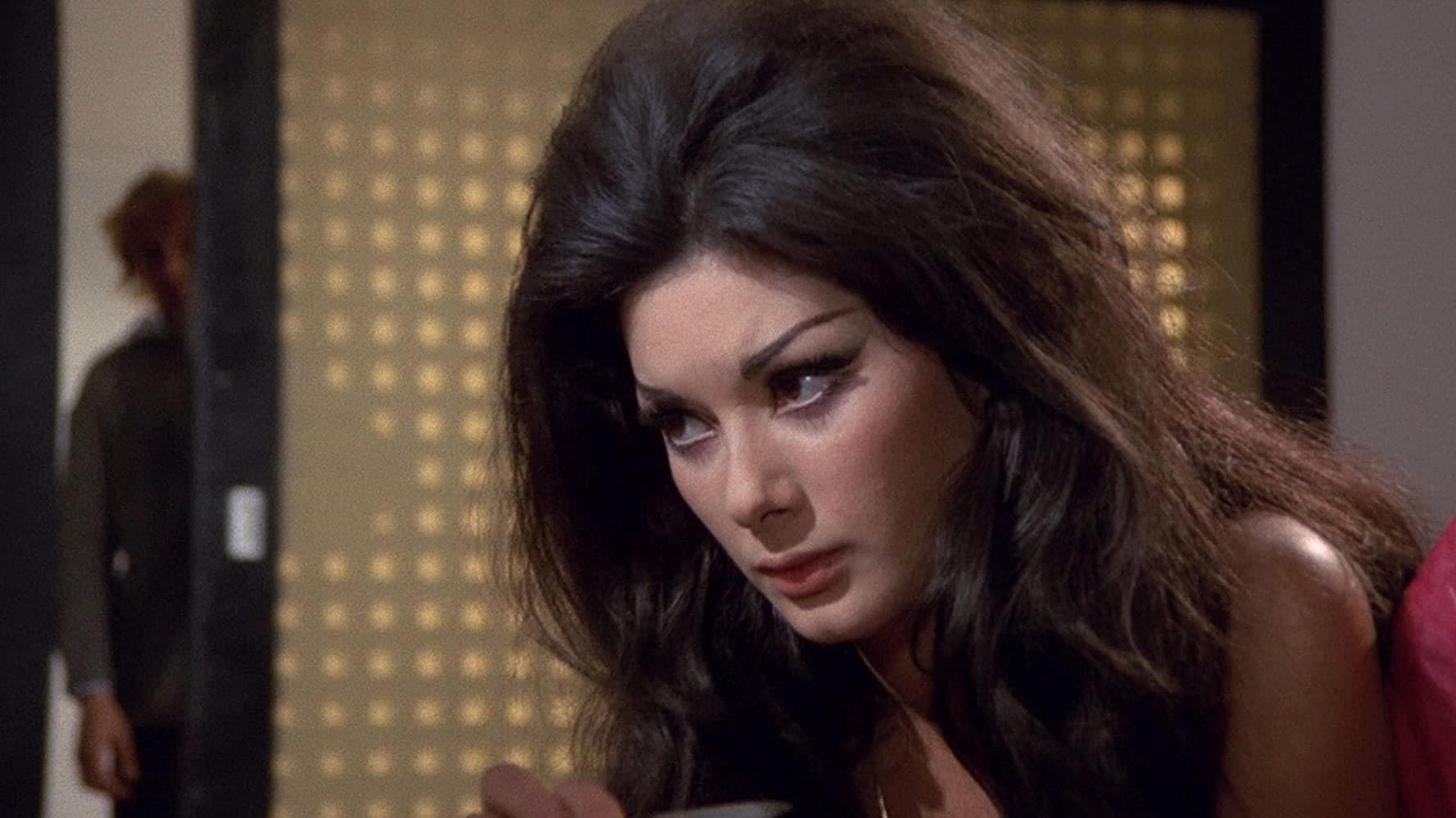 8월의 달을 위한 다섯 인형들