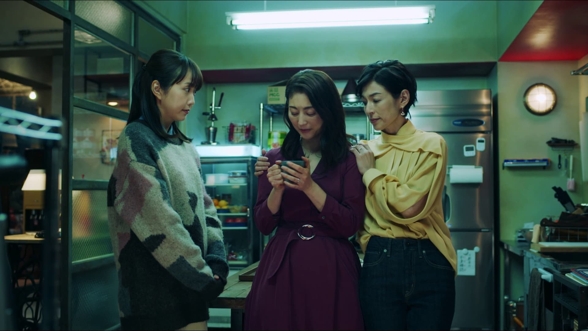 어른의 사정 스마트폰을 들여다보면