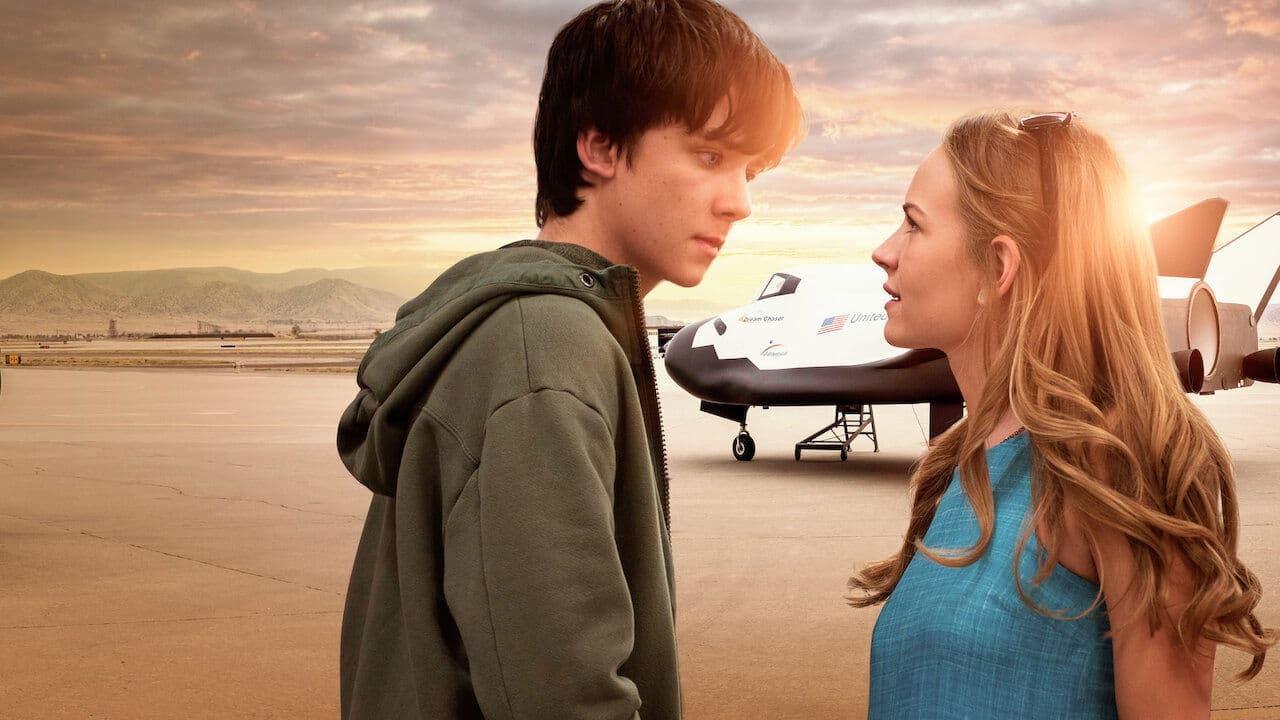 스페이스 비트윈 어스