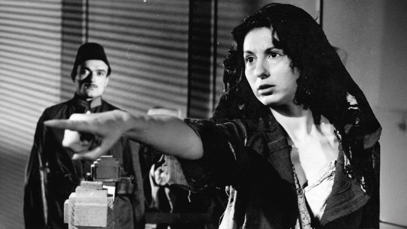 İki Süngü Arasında