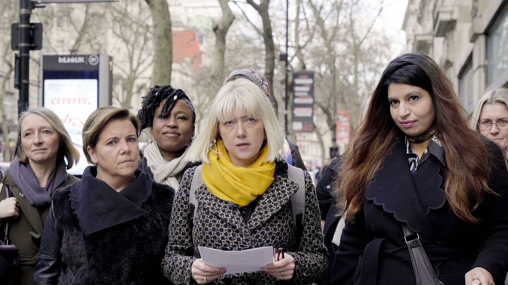 하늘에서 여자들이 비처럼 내려와