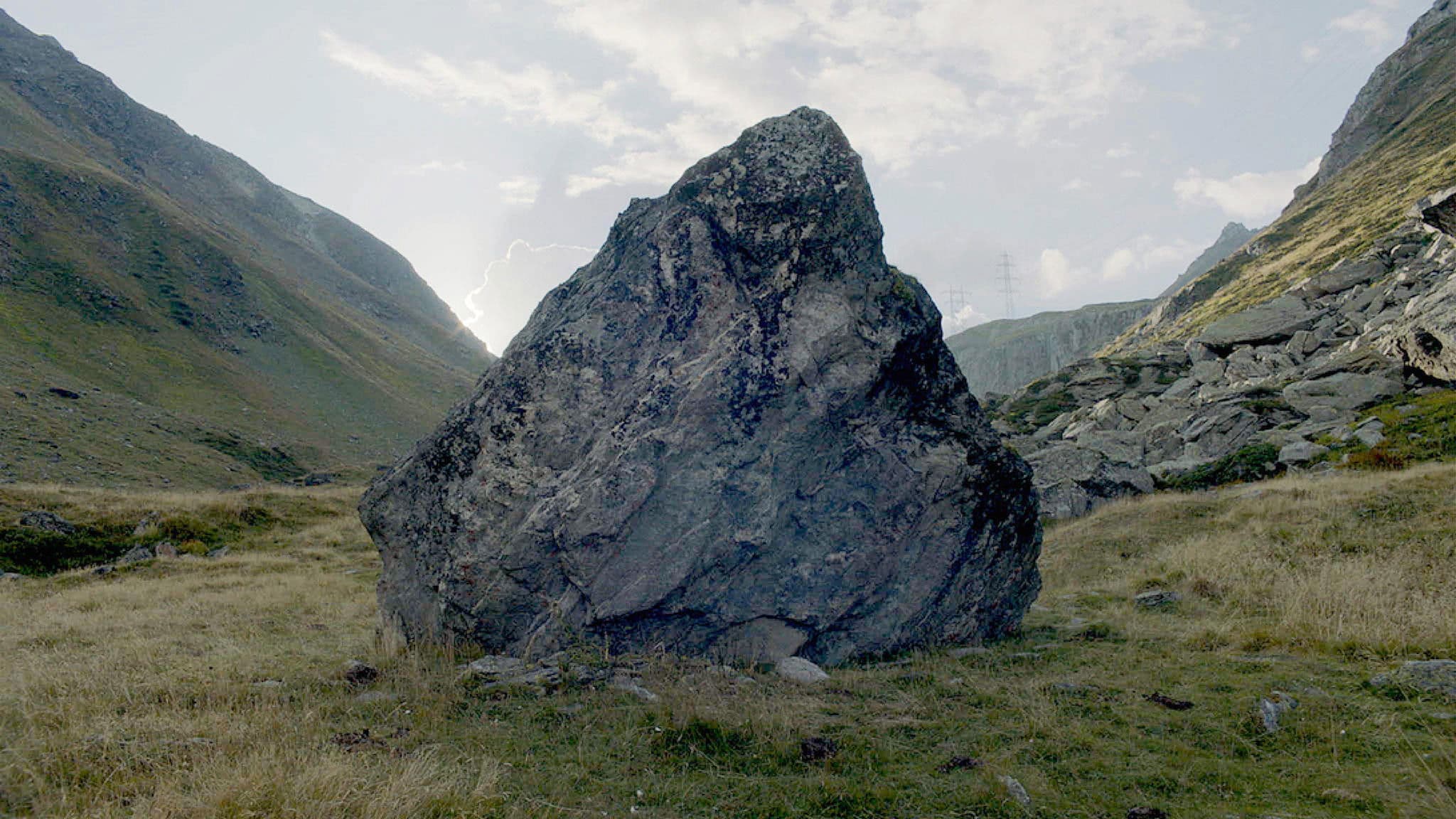 갓 이즈 올 데어 이즈