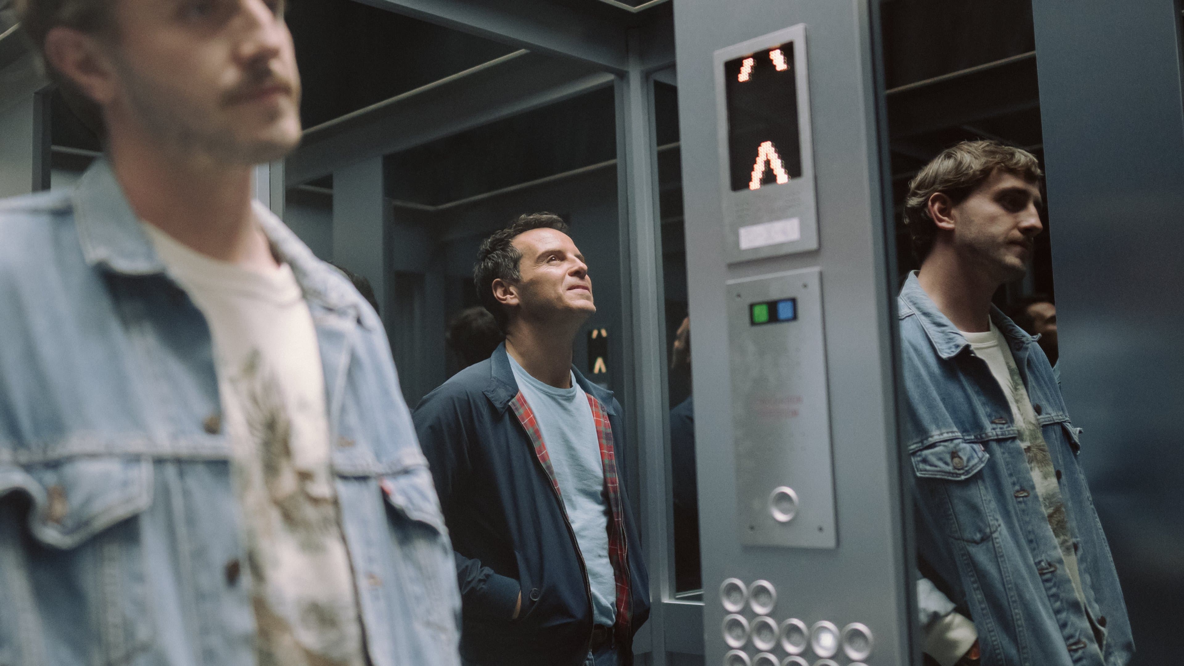 올 오브 어스 스트레인저스