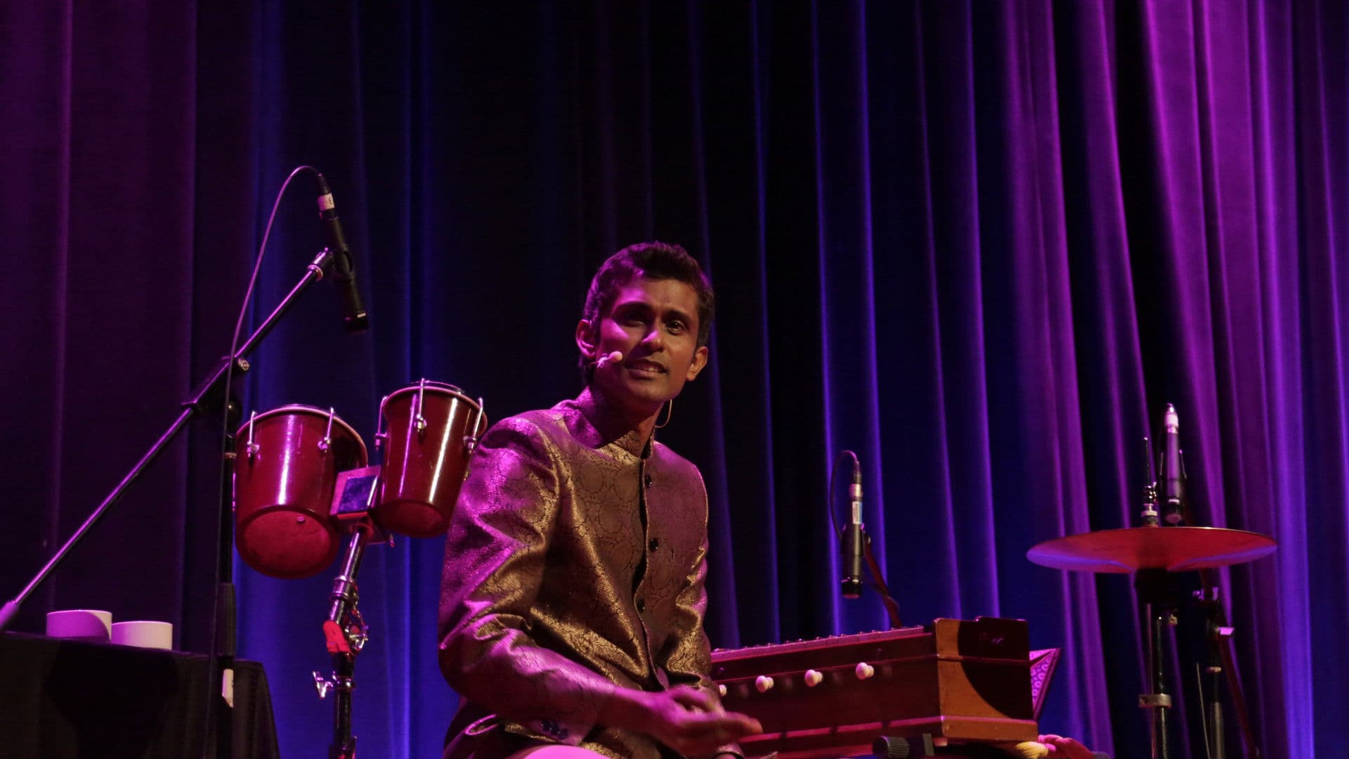 이상한 나라의 알렉스