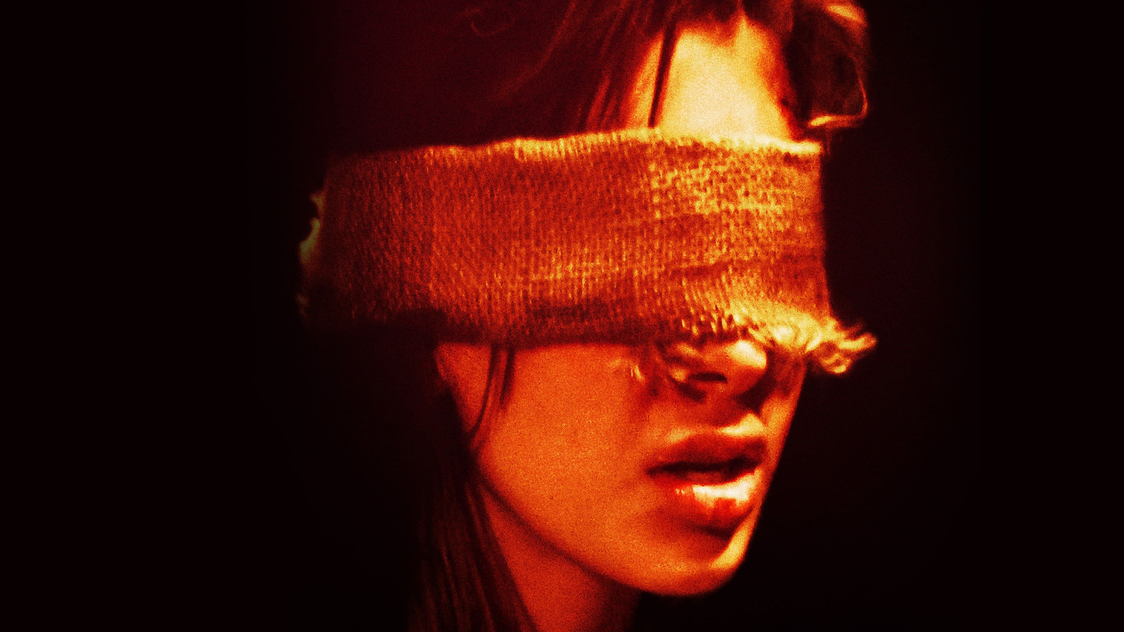 더 걸 넥스트 도어