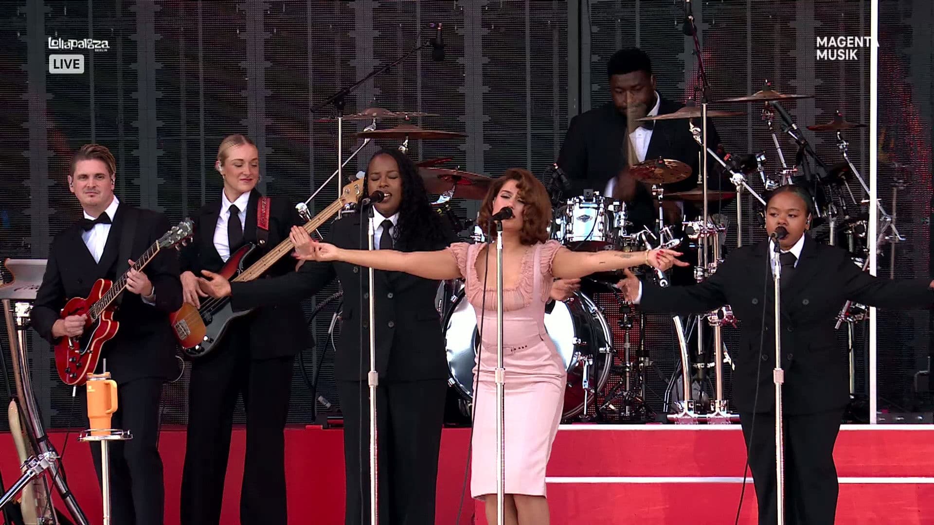 RAYE: Live at Lollapalooza Berlin