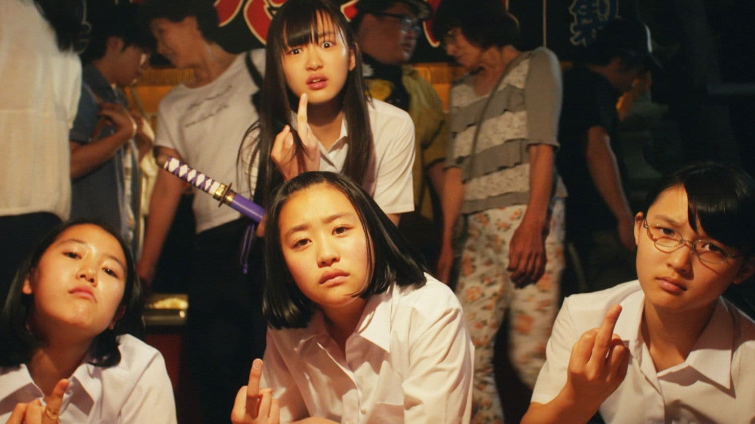 그래서 우리는 풀장에 금붕어를,