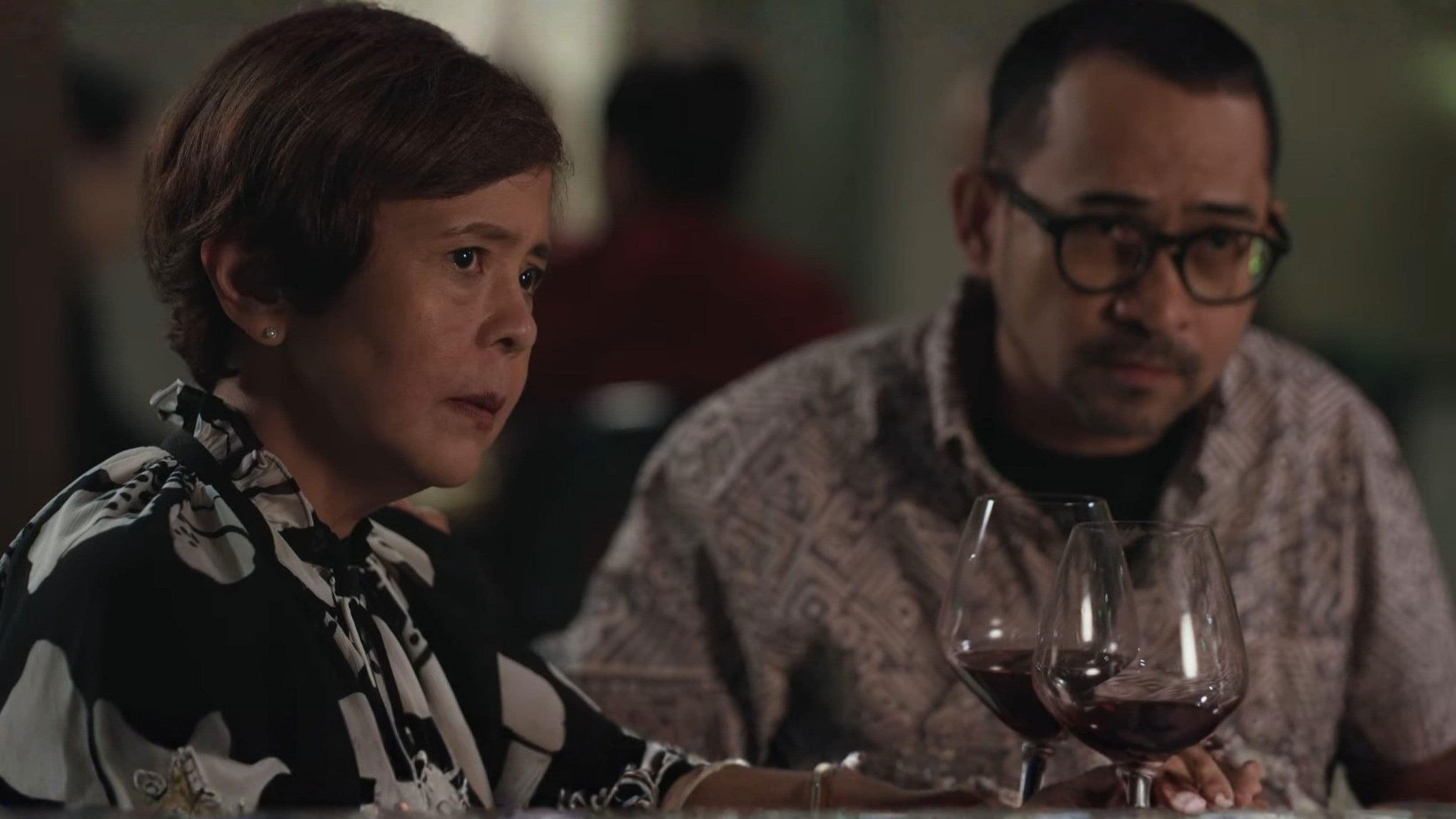 Habang Nilalamon ng Hydra ang Kasaysayan