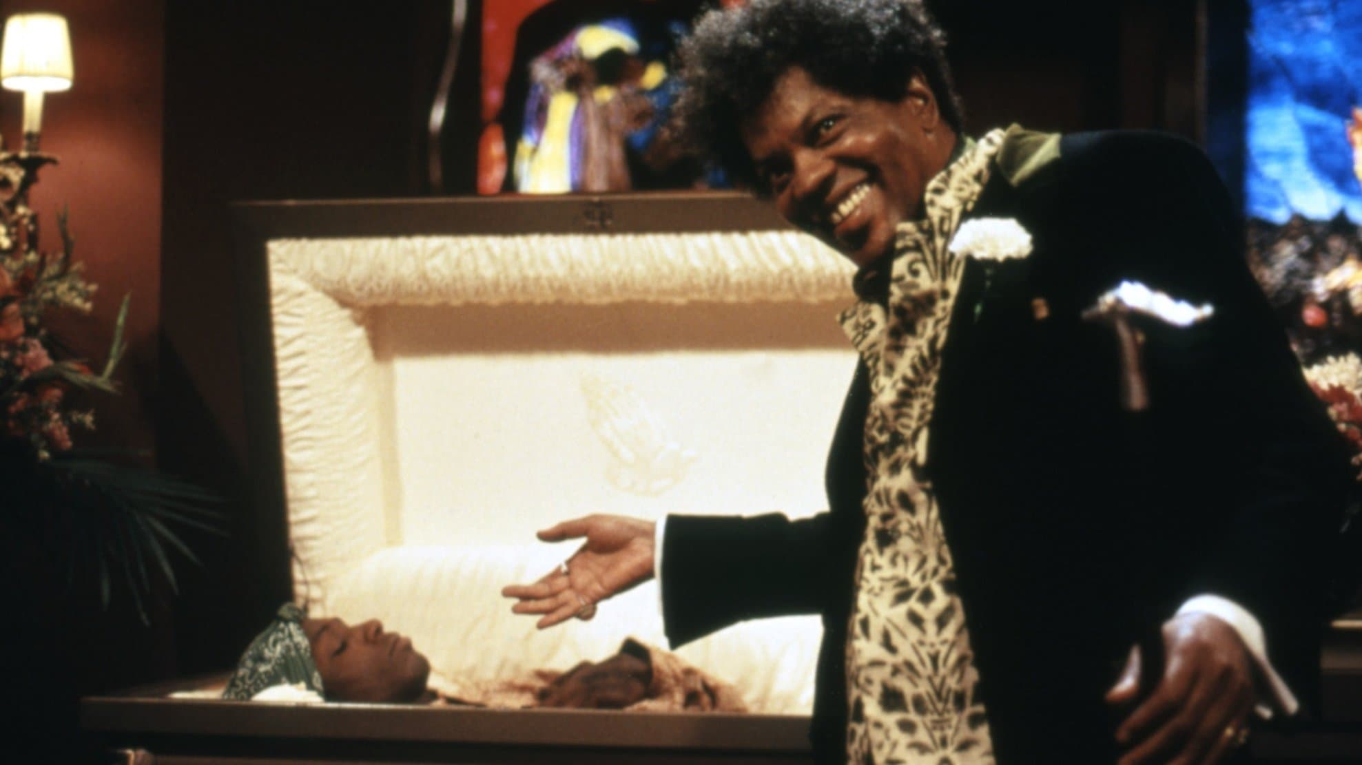 테일 프롬 더 후드