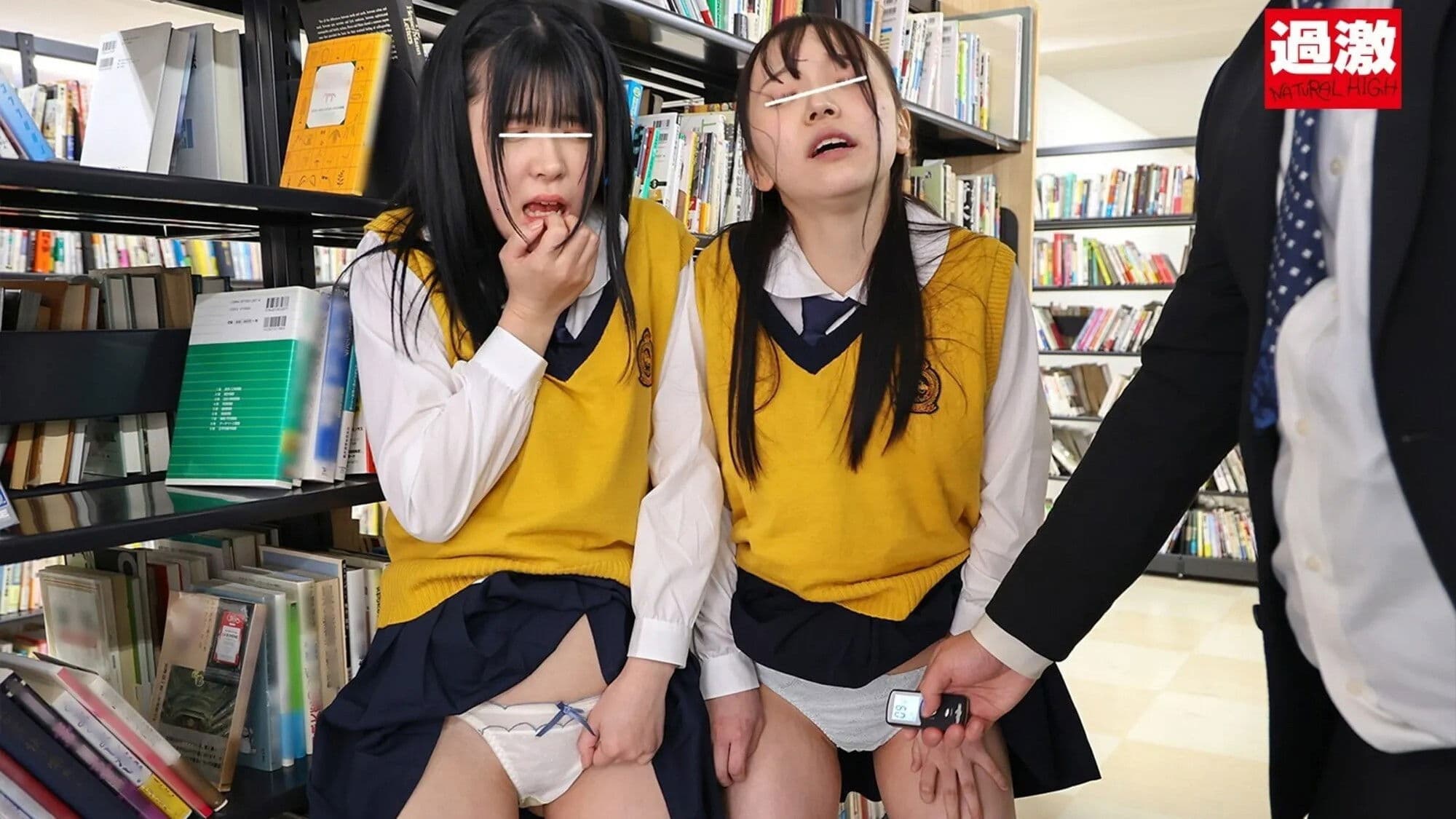 도서관에서 목소리도 내지 못하고 애액이 넘쳐 실이 생기는 민감한 소녀28 J〇친구 덮밥 질내사정 SP