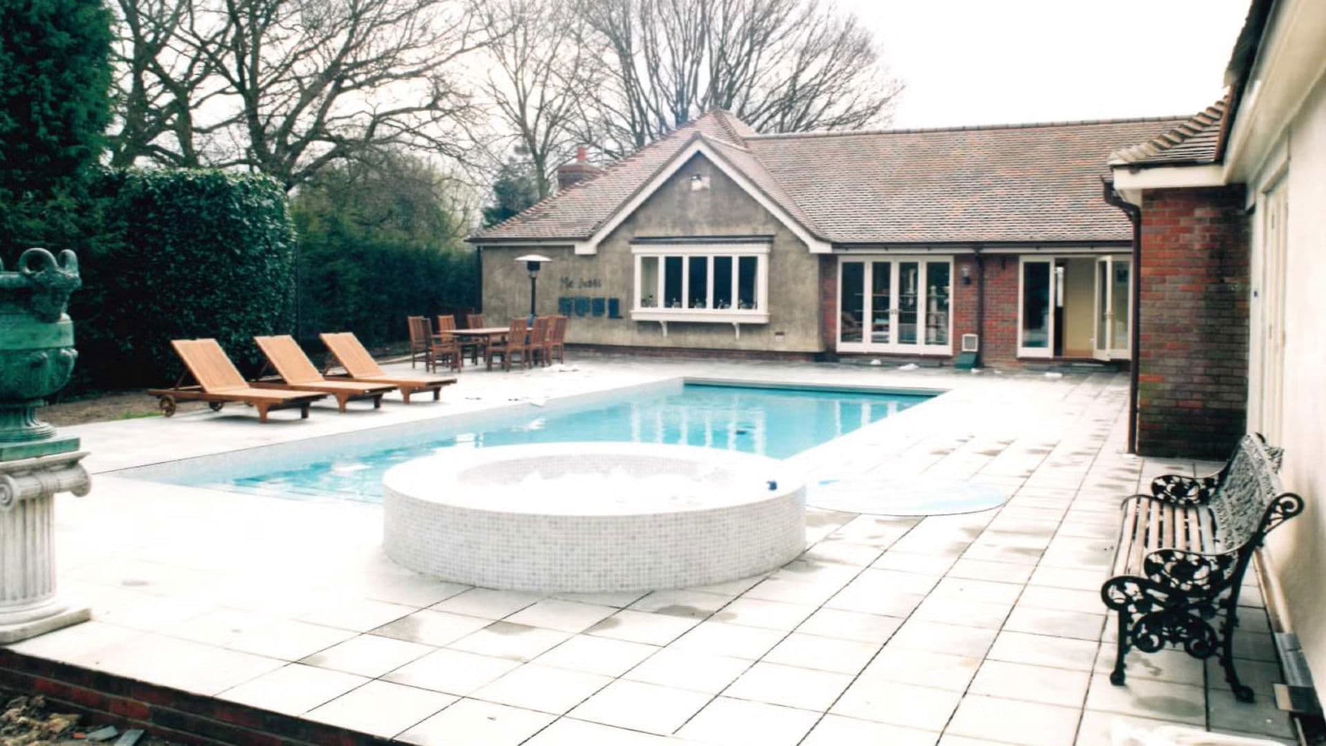 Barrymore: The Body in the Pool