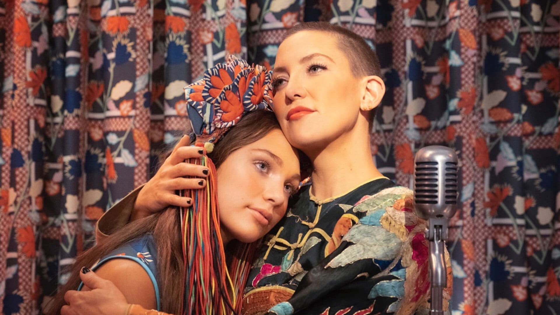 뮤직 바이 시아