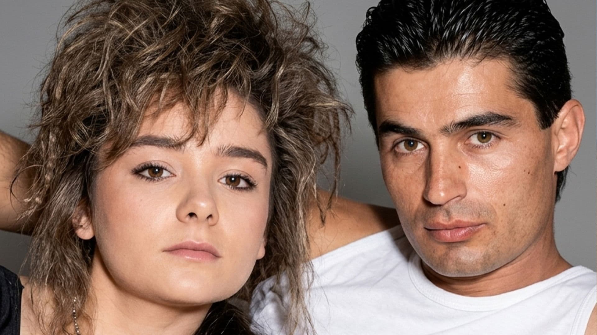 Salıncakta Üç Kişi