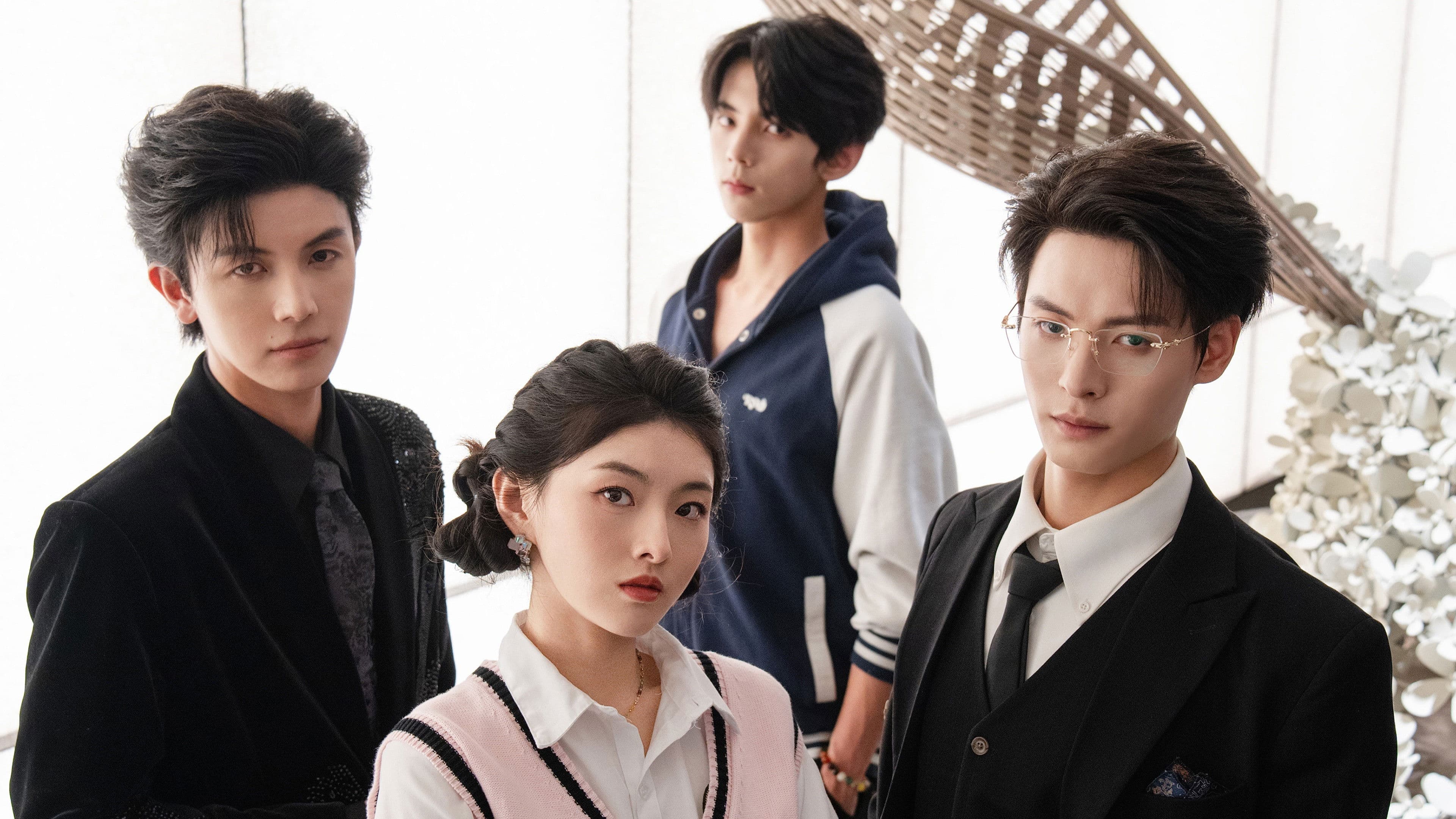 早逝白月光穿十一年后，成全家福星