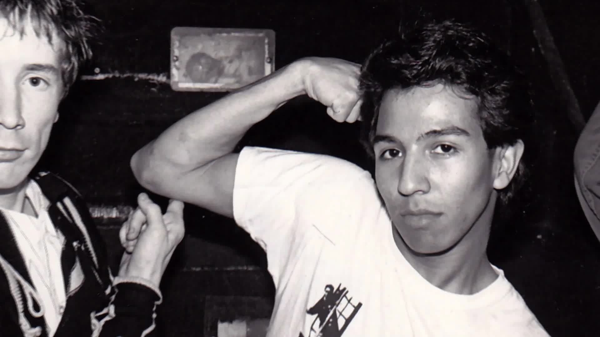 끝내주게 시끄럽게