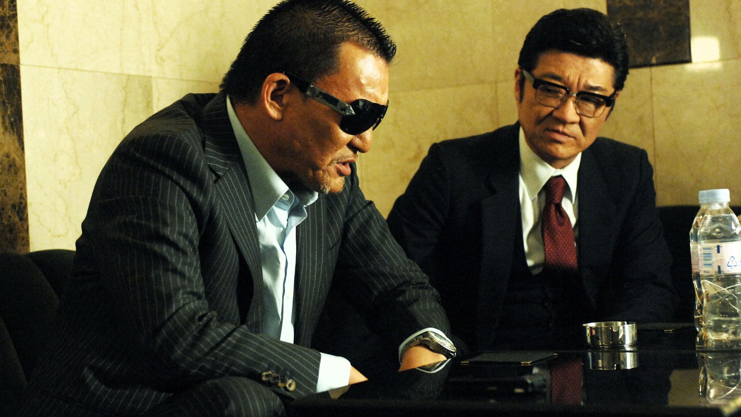 組織暴力対官僚