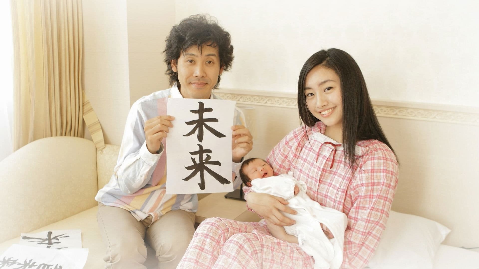 반쪽 달이 떠오르는 하늘