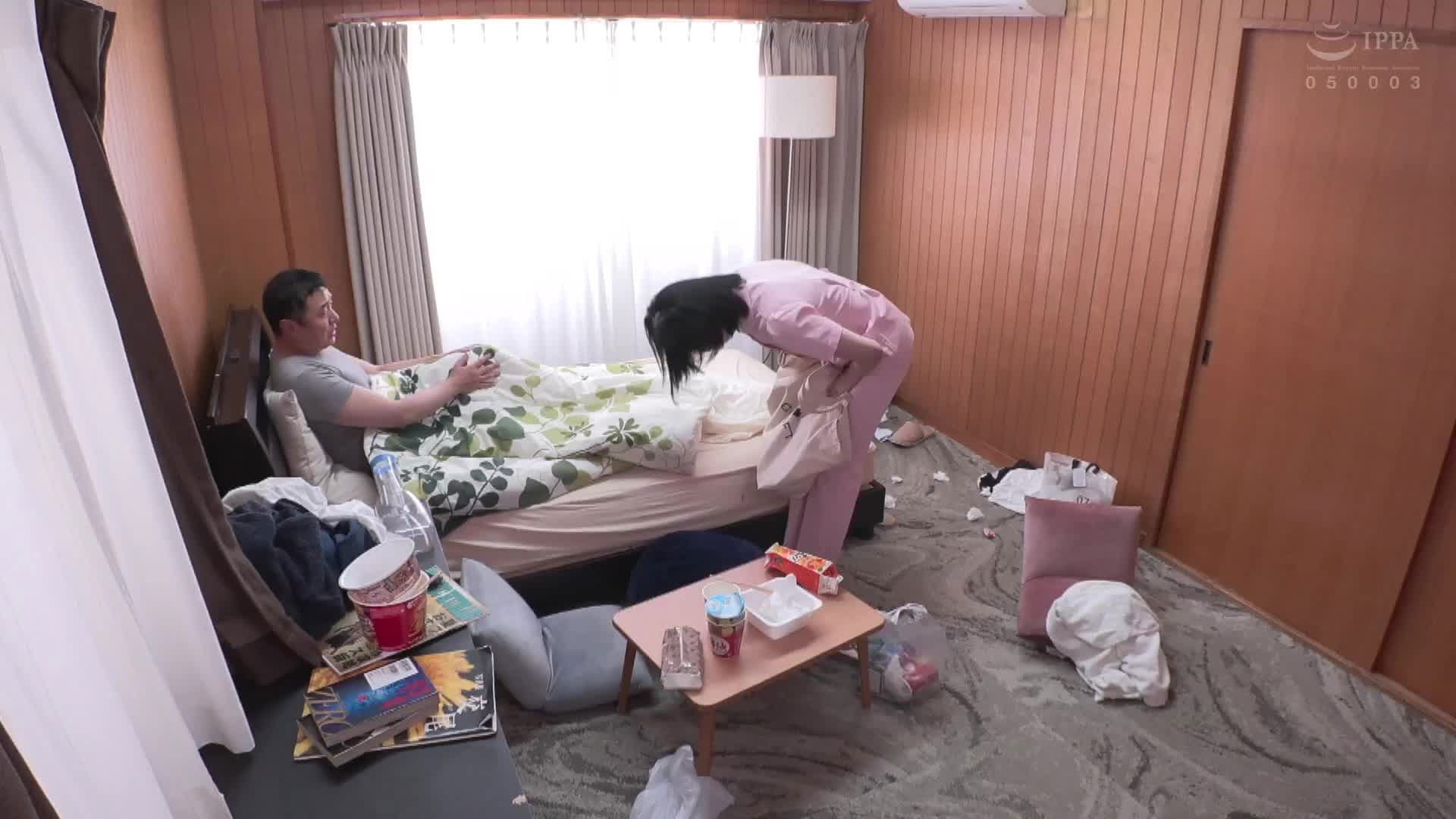 간병인으로 온 미인 도우미가 뜻밖의 옛날에 돌보던 제자! ? 정성스럽게 몸을 닦자 무심코 발기한 자〇를 보고 옛날의 답례로 정중한 전신 립 & 펠라로 봉사를 해주는 기적에 믿을 수 없을 정도로 사정해버렸다! ! !