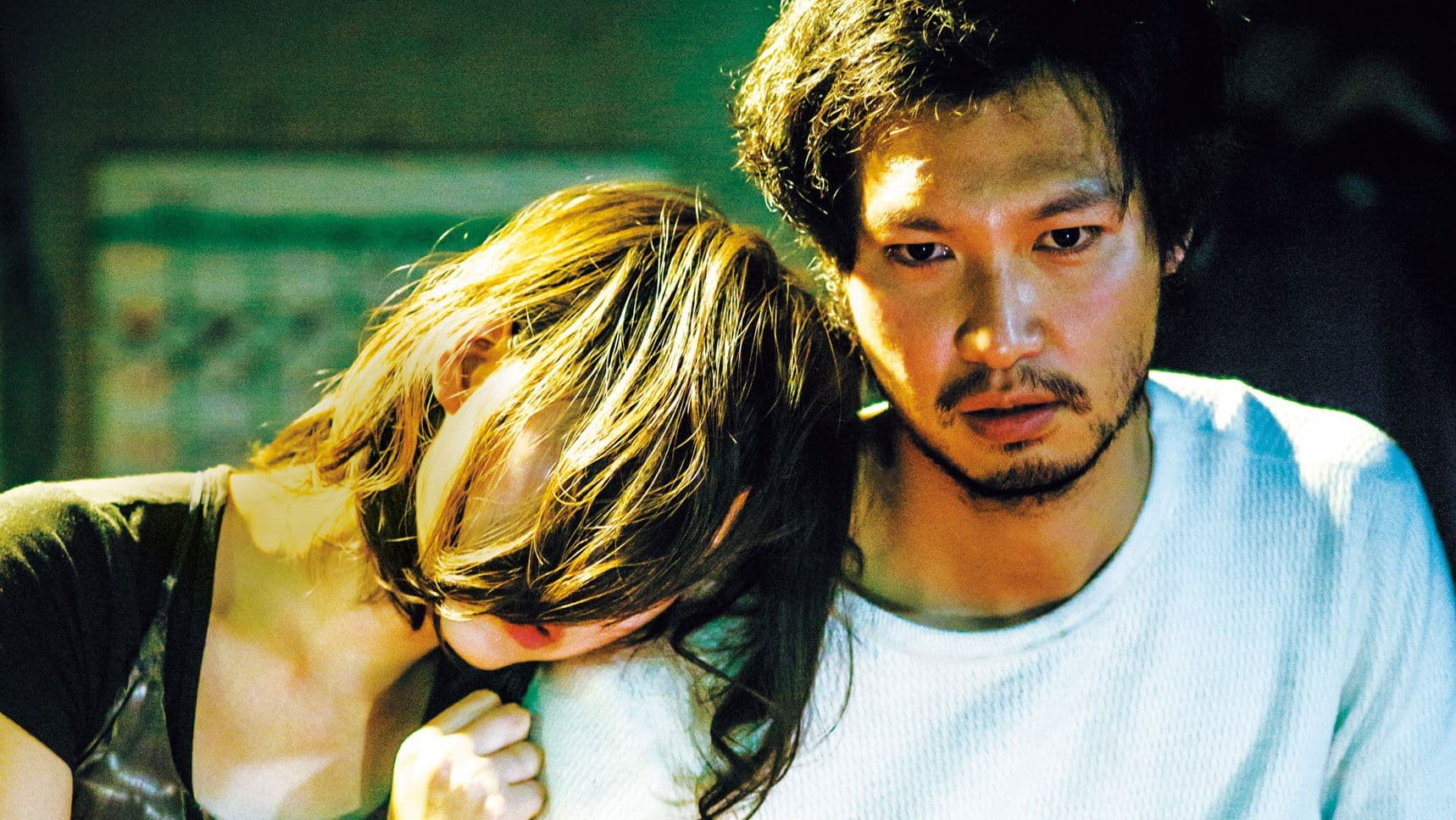 비에 흔들리는 여자