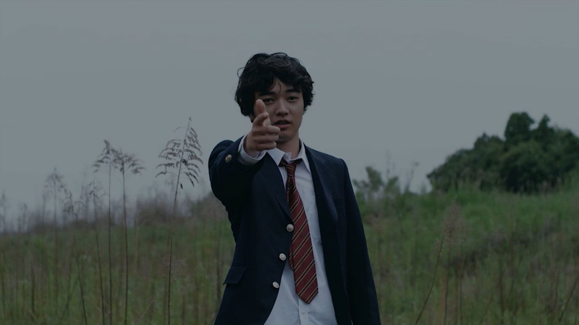 섬뜩함이 피부에 닿는다