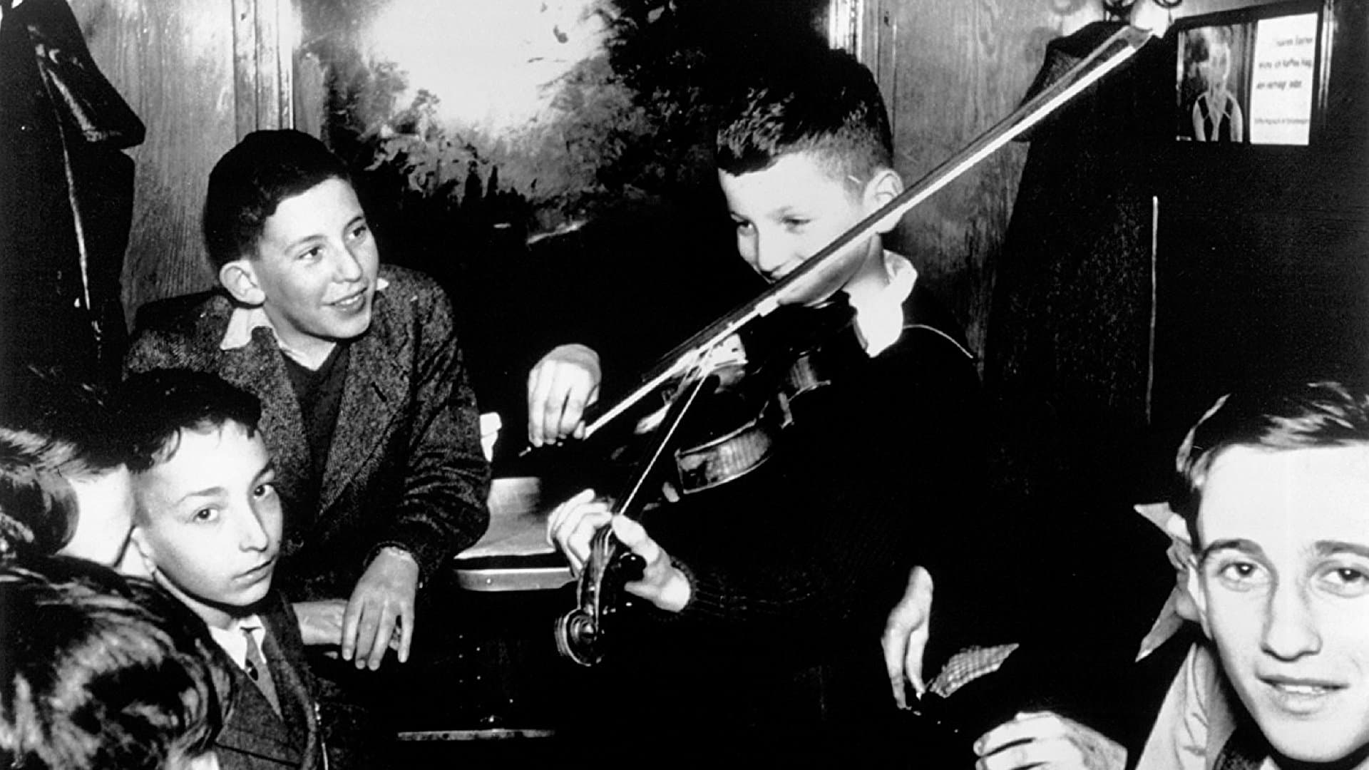 낯선 사람들의 품속으로