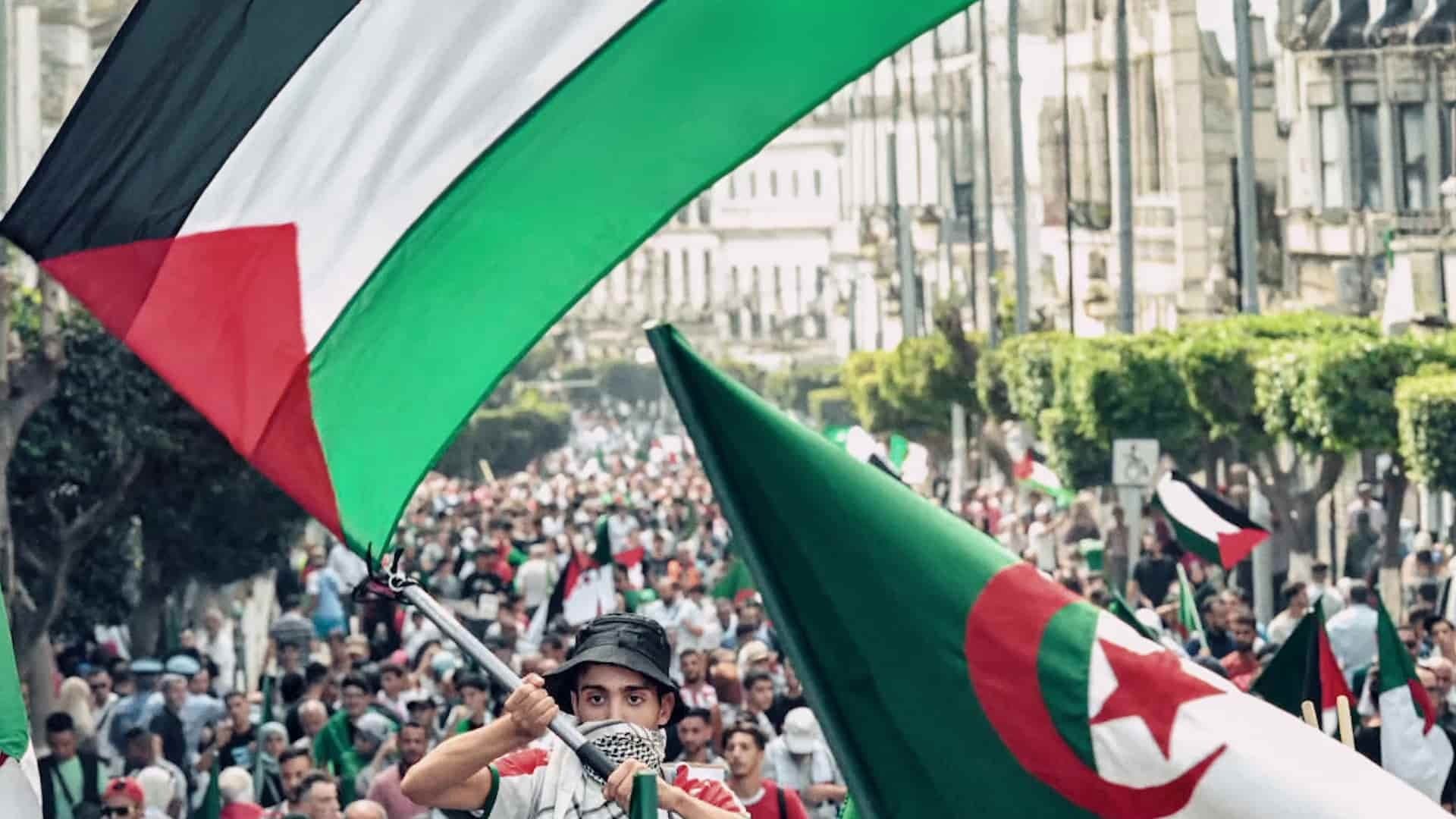 Deux Vies Pour l'Algérie Et Tous Les Damnés De La Terre