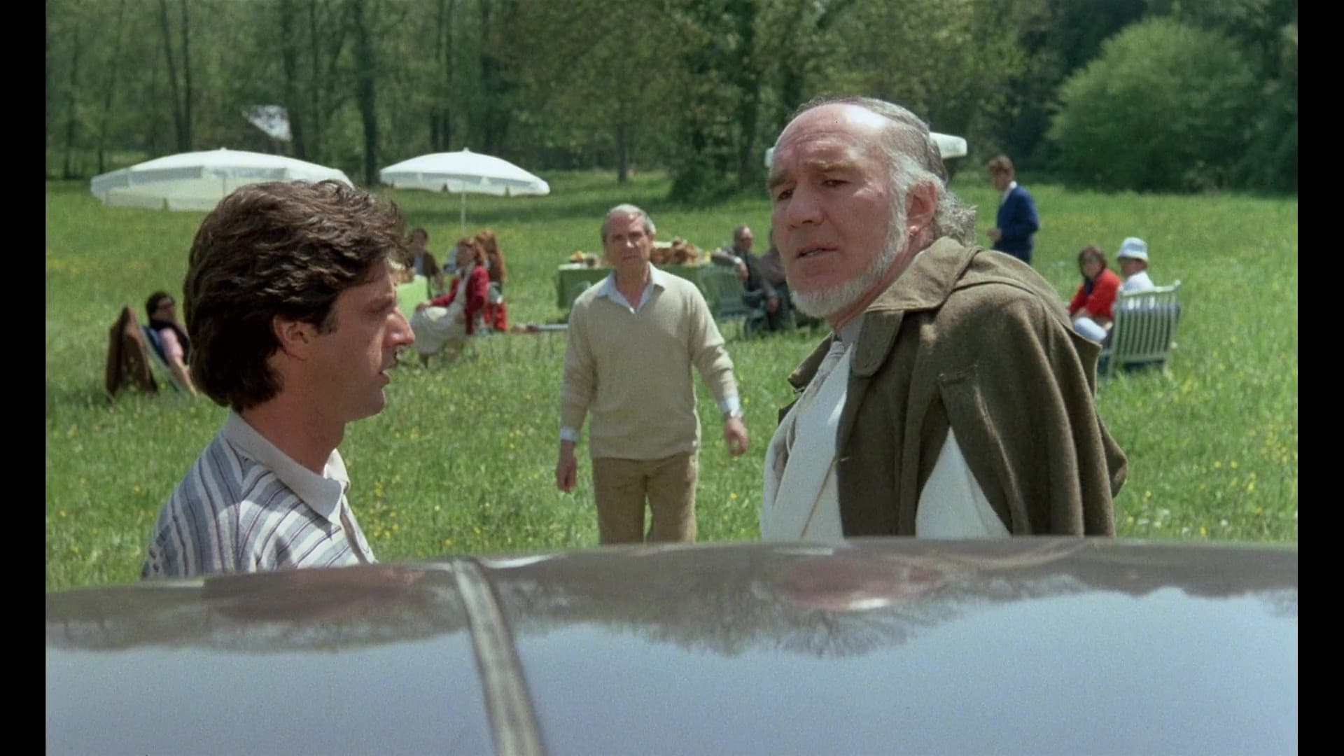 Que les gros salaires lèvent le doigt !