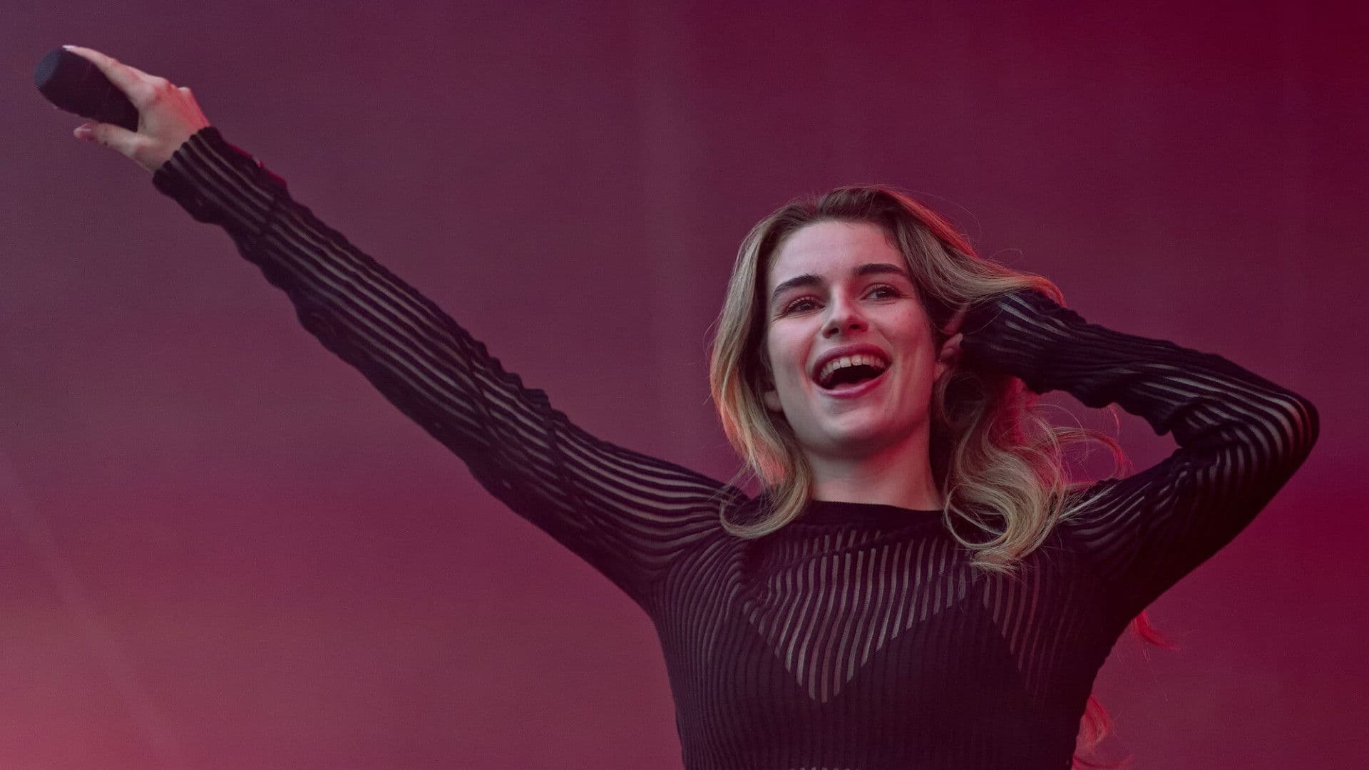 Adèle Castillon en concert aux Vieilles Charrues 2025