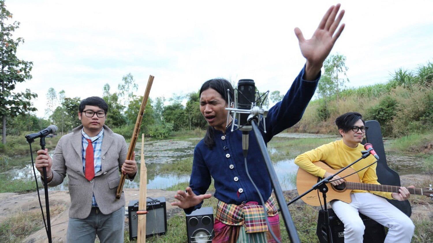 หมอลำมาเนีย เขย่าลูกคอรอให้เธอมารัก