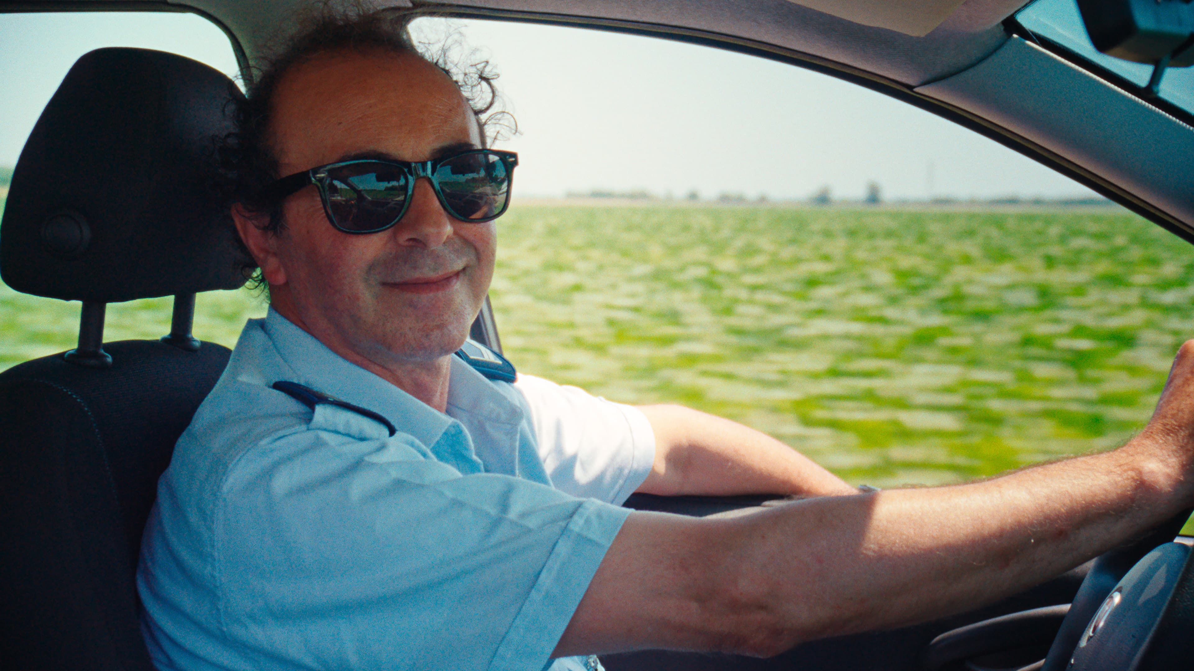 시골 경찰 지지의 한여름 모험