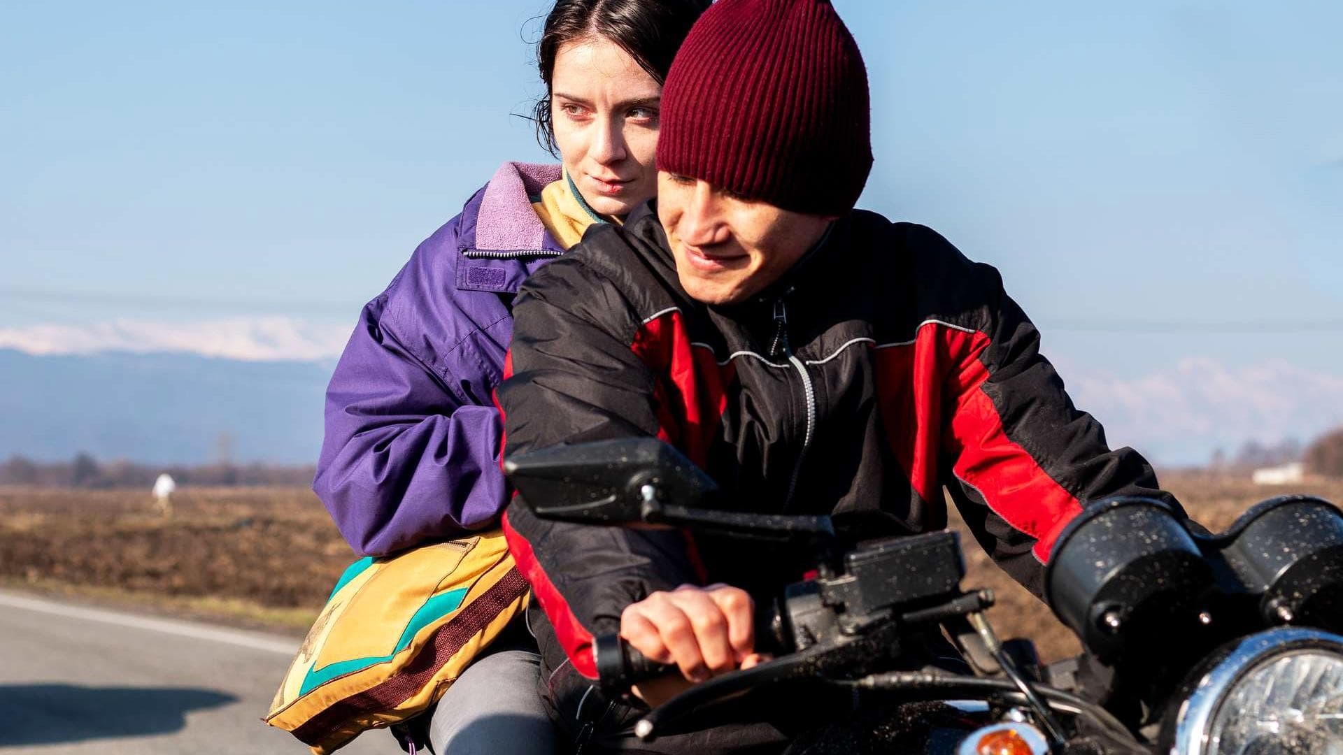 꼭 쥐었던 주먹 풀기