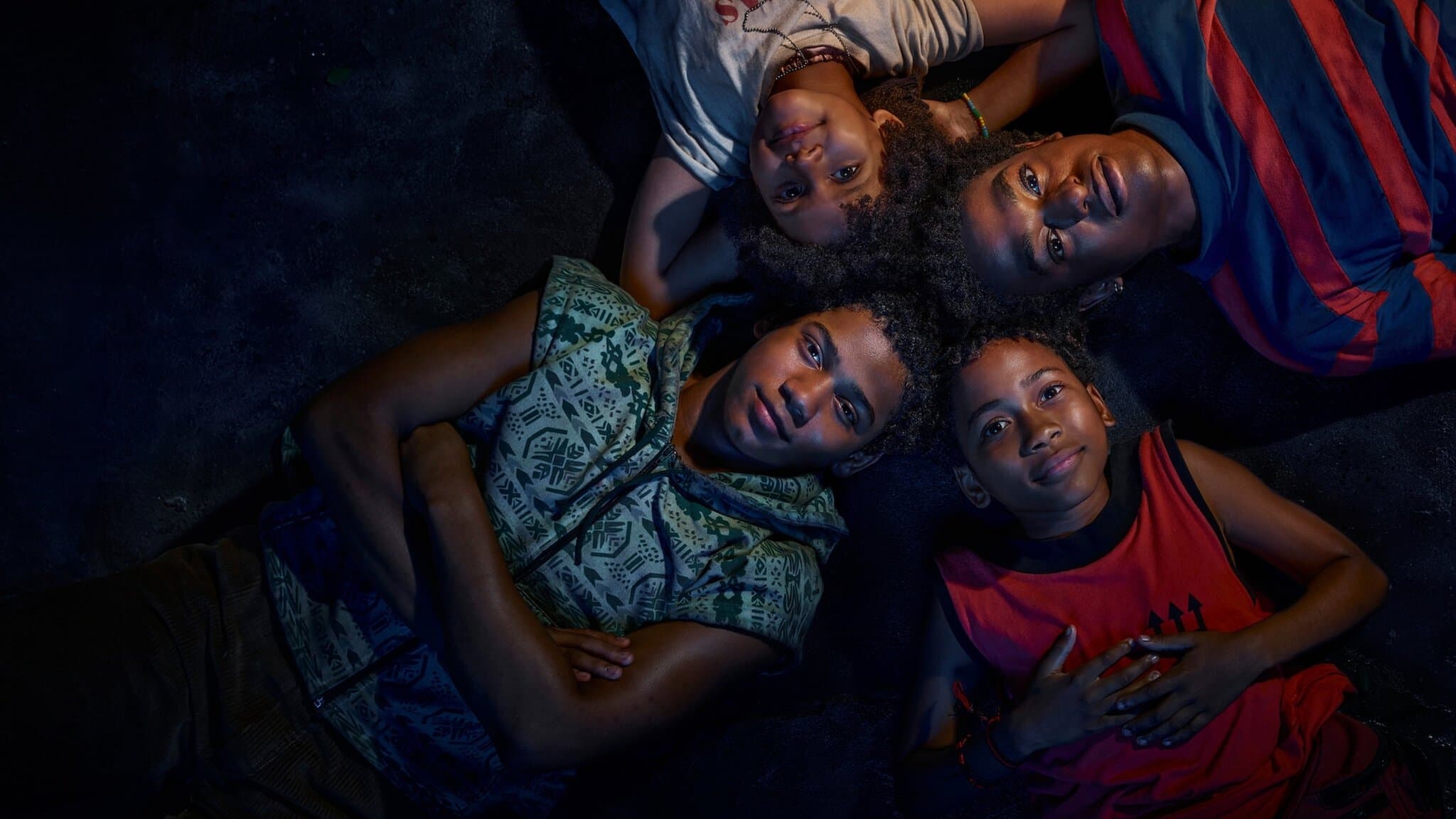 교회 계단의 아이들