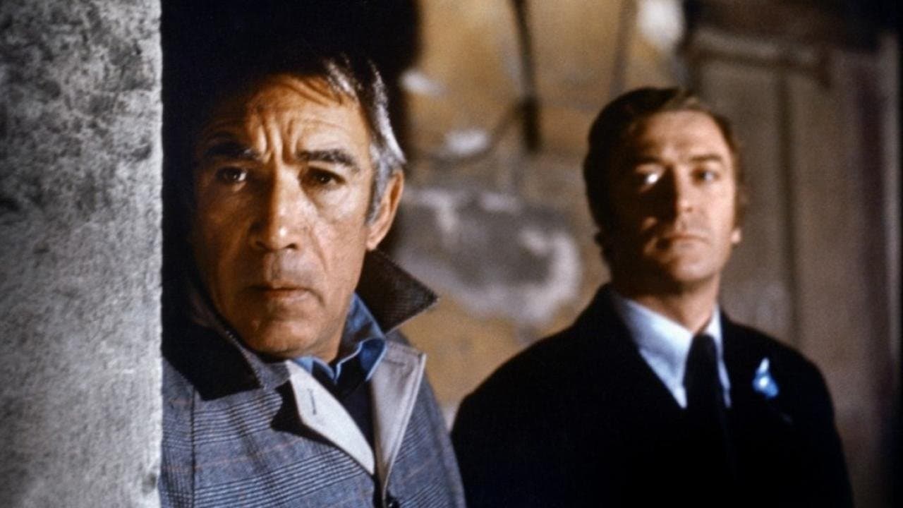 마약 밀매조직과의 싸움을 그린 범죄 드라마.