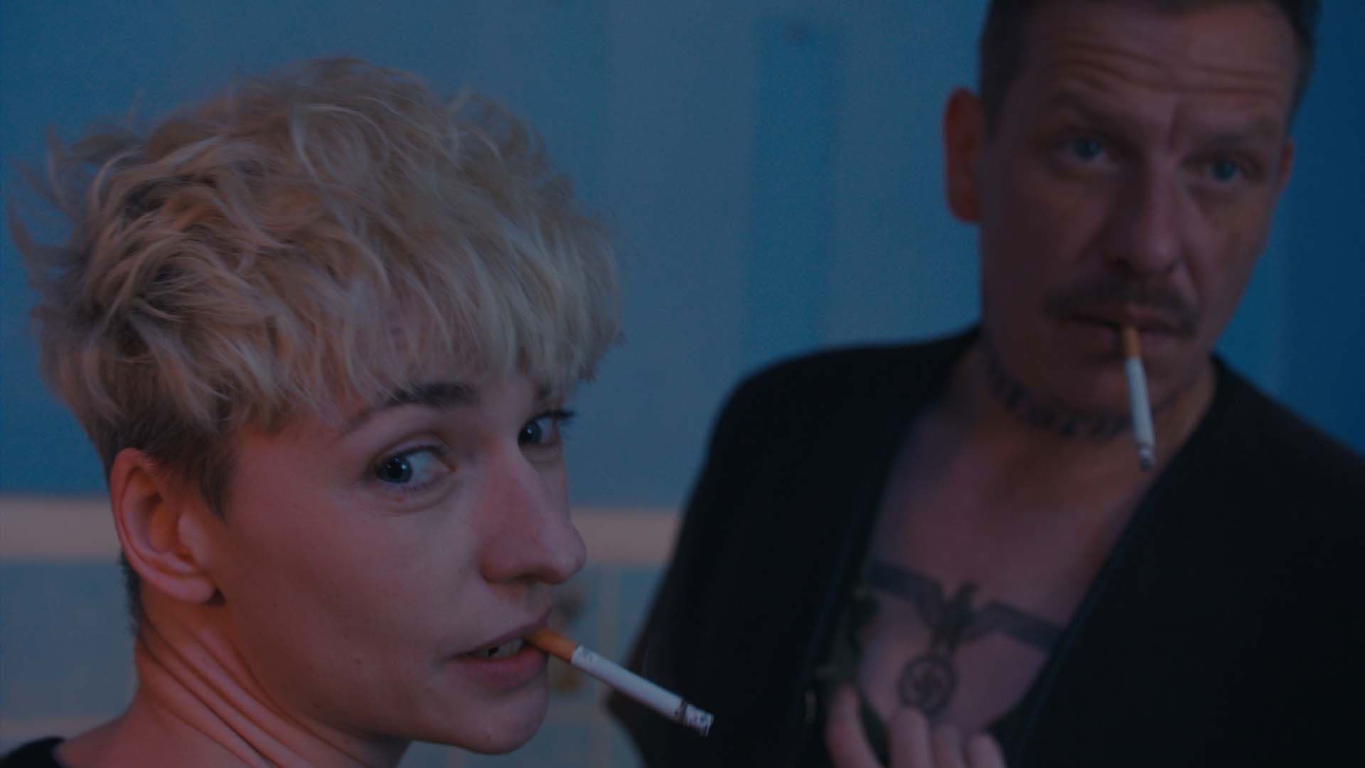 Rote Sterne überm Feld