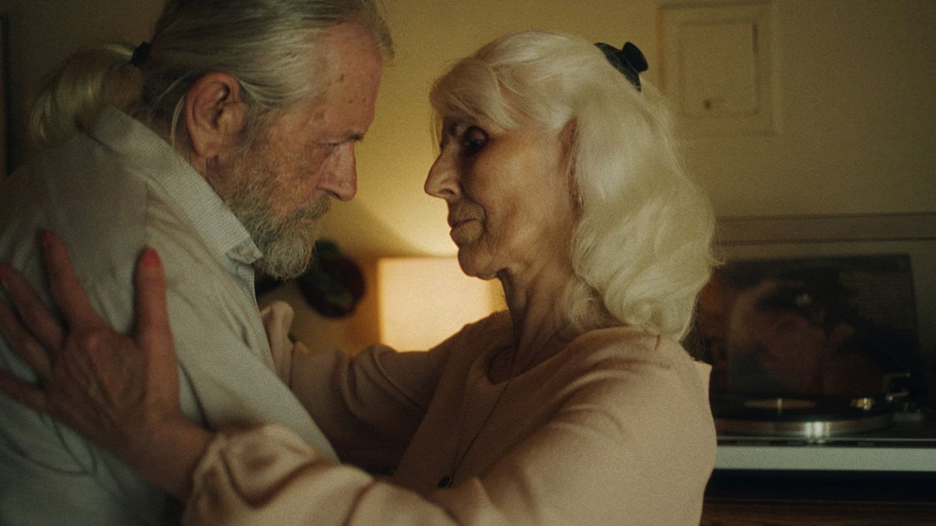 Бъди до мен