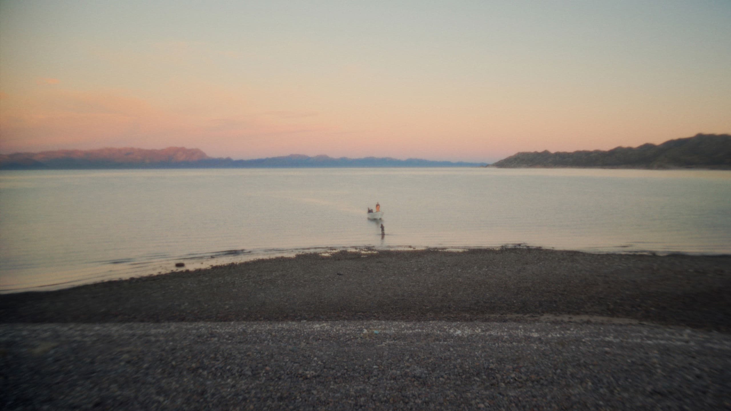 Una Mano Bajo La Nieve