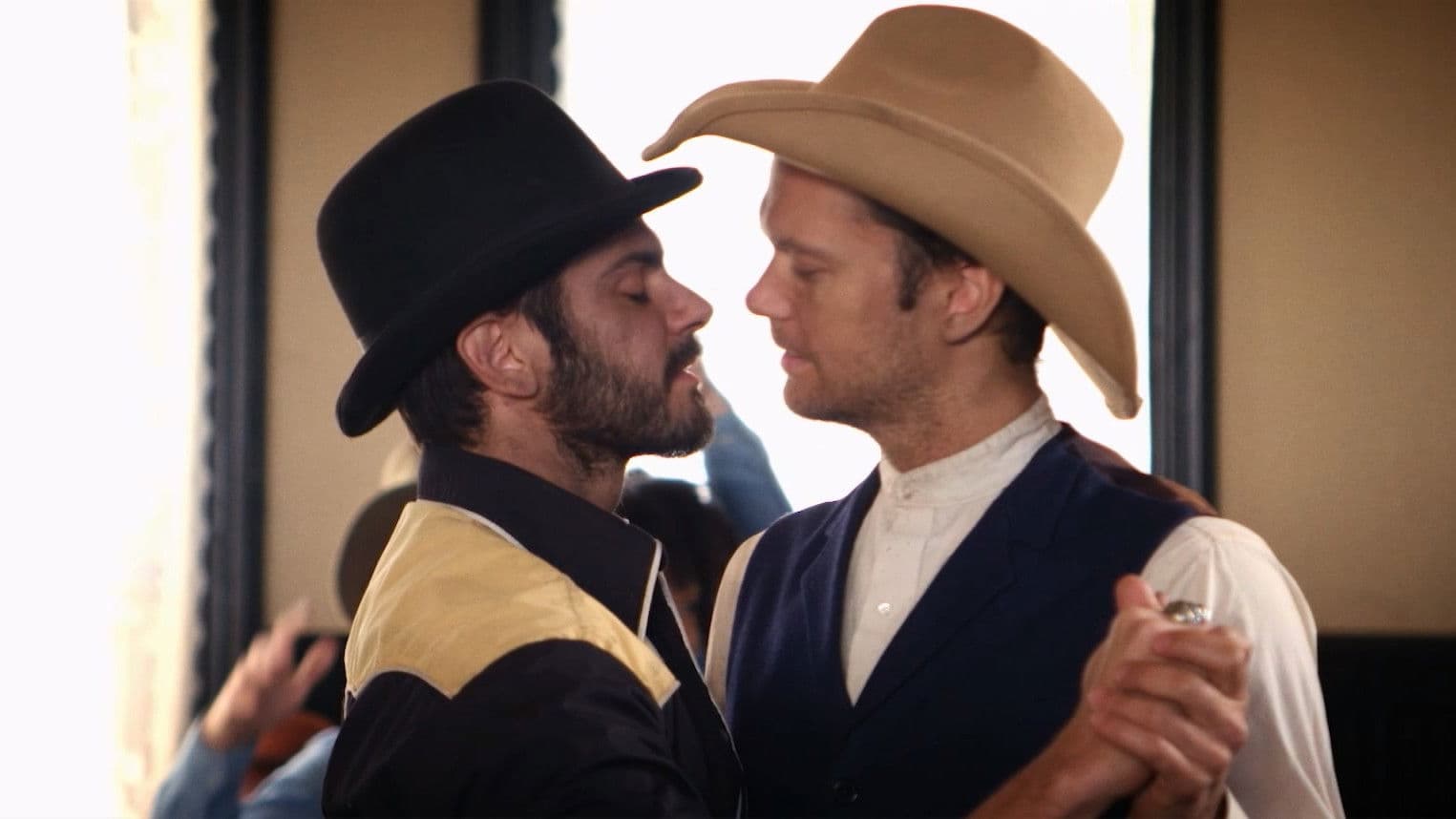 블랙 너클 앤드 데퓨티 몰티즈