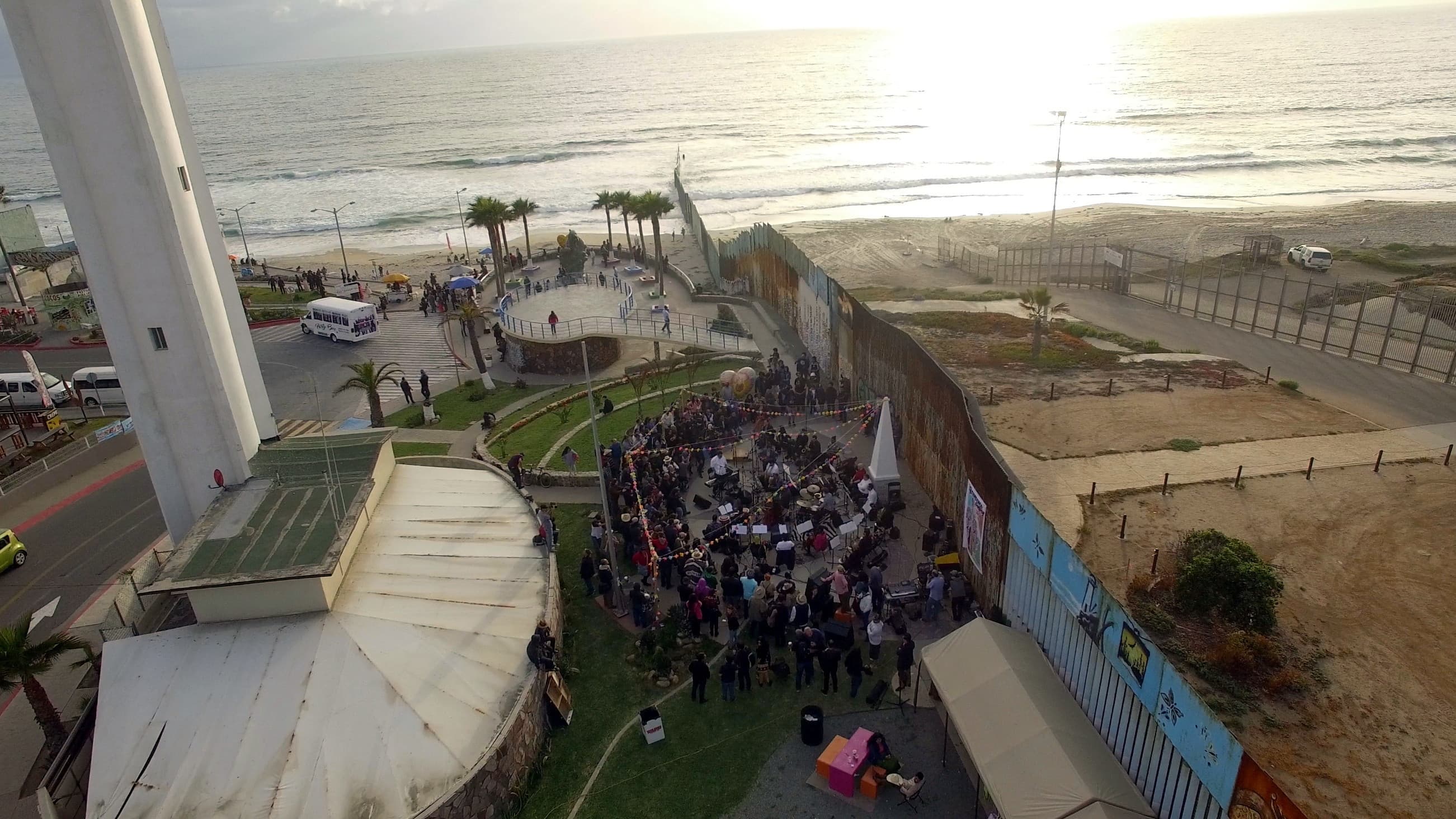 판당고 앳 더 월