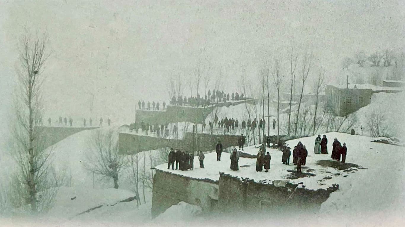 Yer Demir Gök Bakır