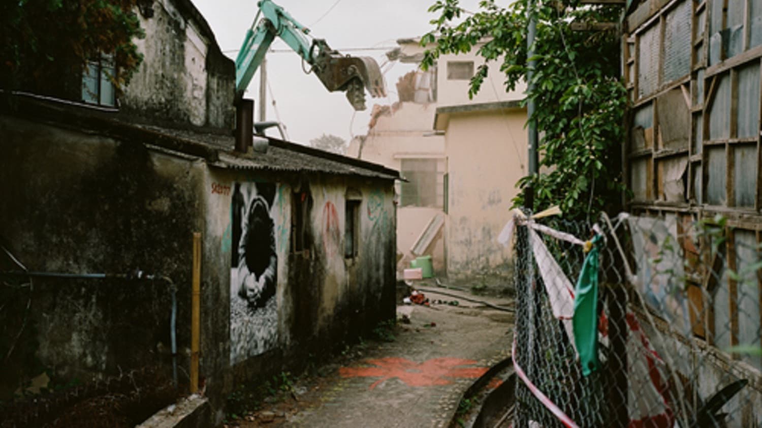 鐵怒沿線－蓽路藍縷