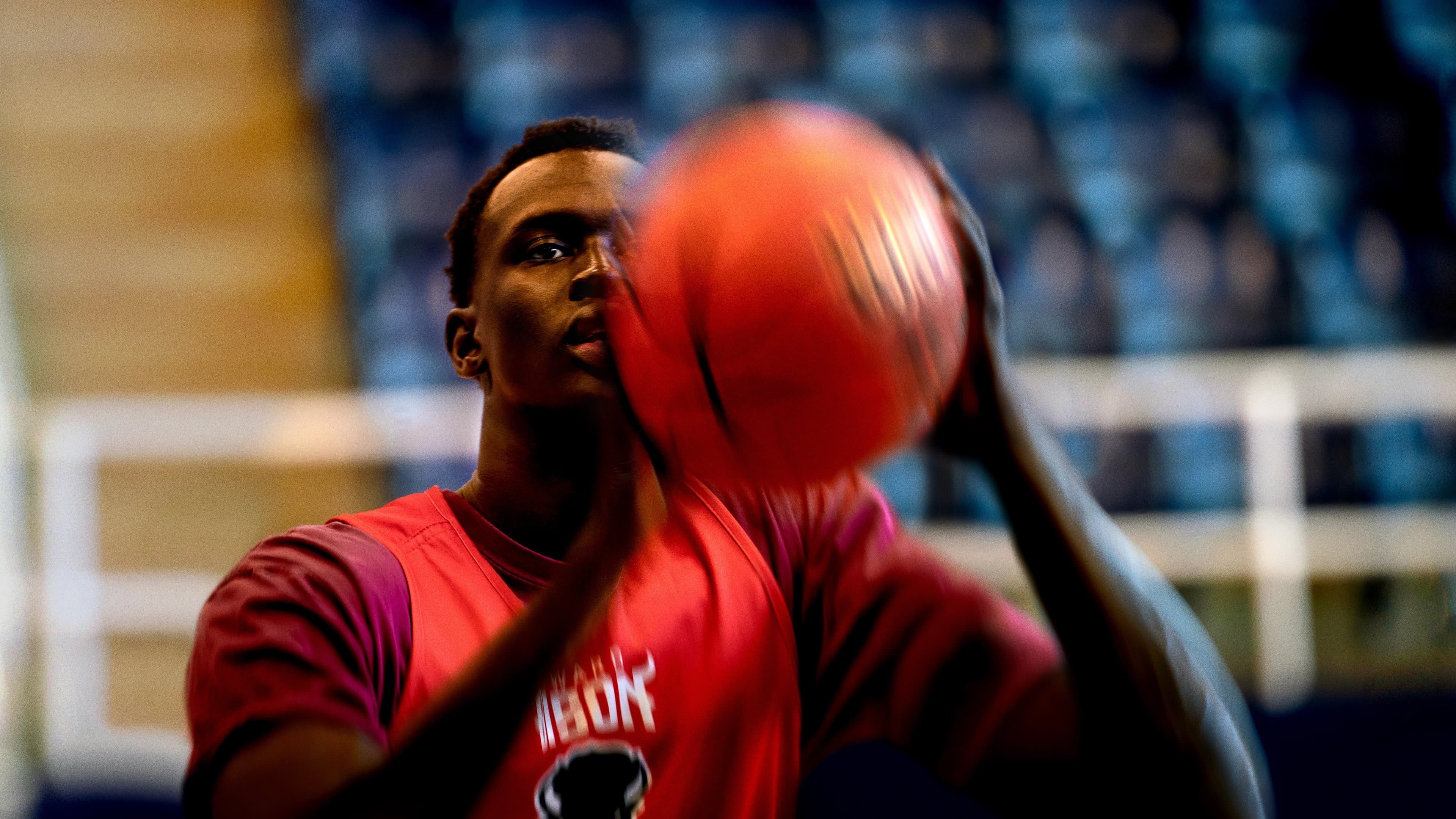 '더 롱 게임: 농구 코트와 그 너머의 삶' - The Long Game: Bigger than Basketball