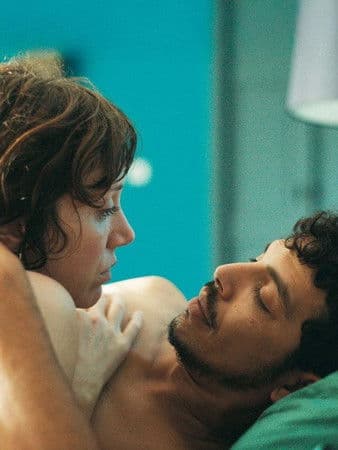 Derrière les palmiers