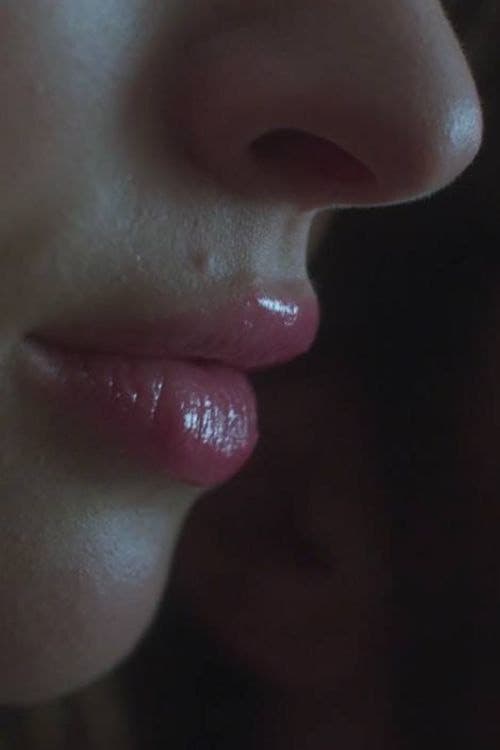 Дівчина з ведмедиком