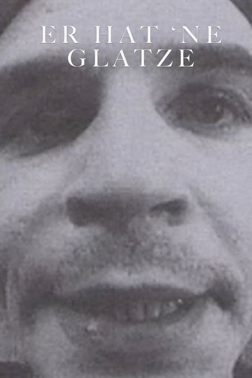 Er hat 'ne Glatze und ist ein Rassist, er ist schwul und ein Faschist