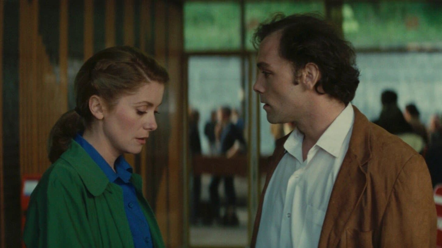 열차 속의 수수께끼 여인