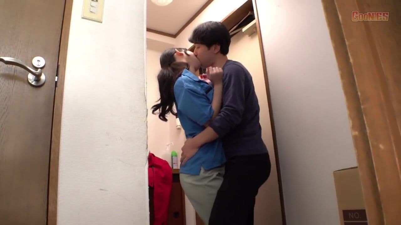 배송 기사를 집에 끌어들여 이해시킨 후 섹스했습니다.